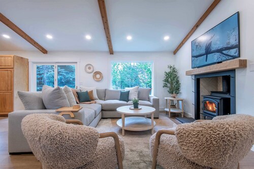 Outdoor Retreat with Hot Tub and Patio