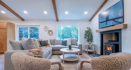 Outdoor Retreat with Hot Tub and Patio