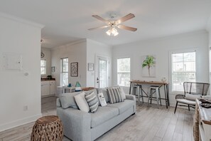 Fernseher, DVD-Player, Stereoanlage