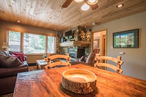 TV, fireplace