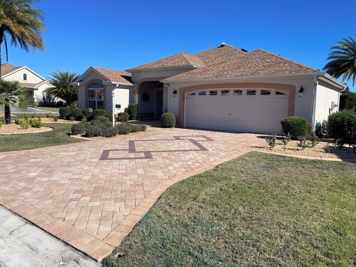 Nicest Location & Fully Equipped Charming Home in the “Heart” of The Villages.