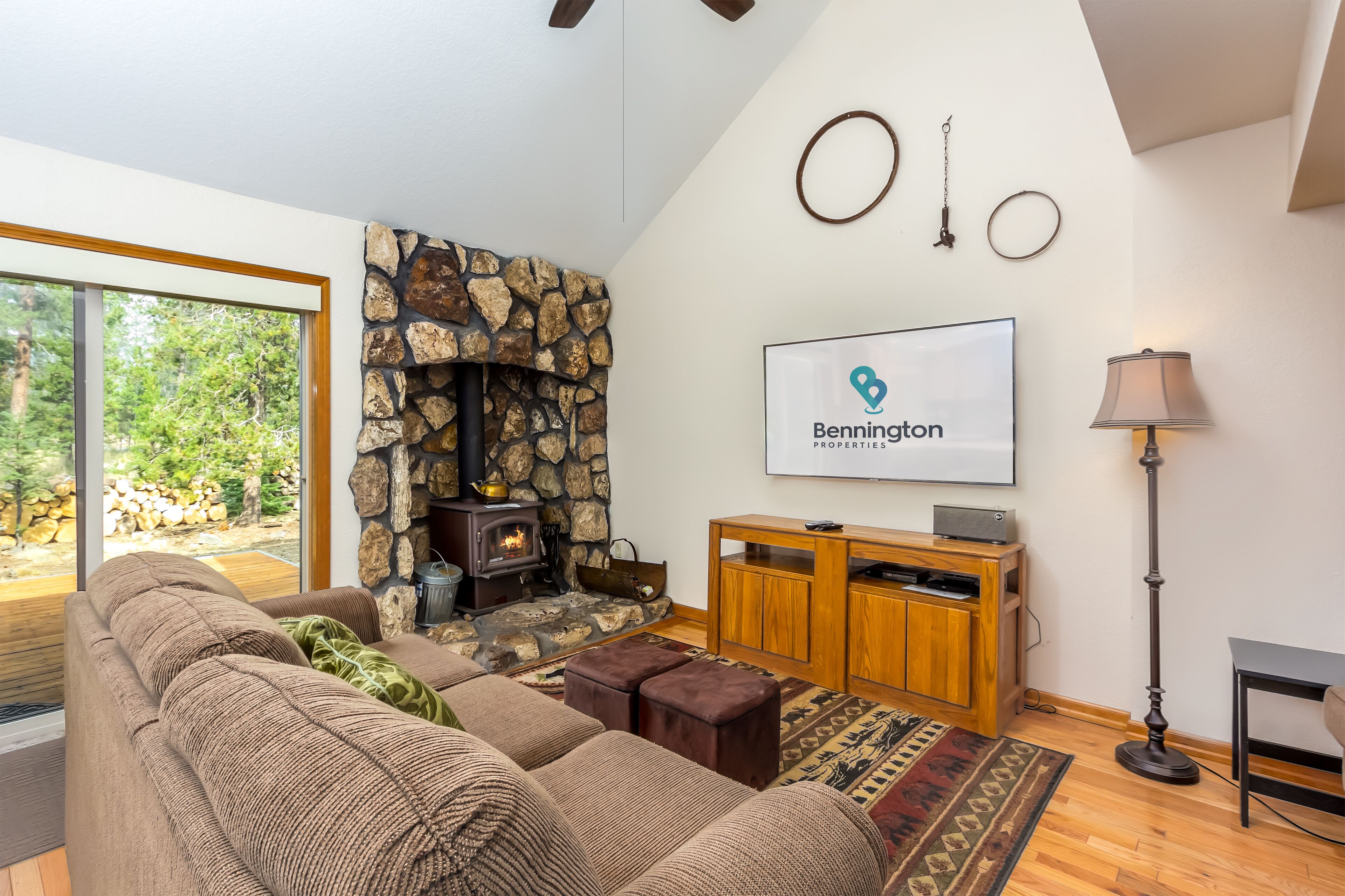 Remodeled kitchen, Ping Pong, Free Wifi, Private Hot Tub- FILB19