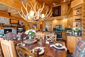Dining - Abode at Glenfiddich | Winter Special - Cozy Winter Retreat with Ski Access (Park City)
