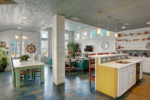 Dining - Come and play at our Pirates Cove! The moment you walk into this home you know y (Port Aransas)