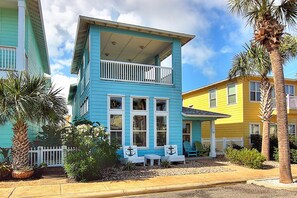 Exterior - Come & play at Pirates Cove! Gated community, 2 Pools, Close to the beach! (Port Aransas)