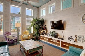 TV, DVD player - Come & play at Pirates Cove! Gated community, 2 Pools, Close to the beach! (Port Aransas)
