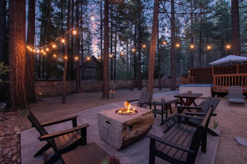 Outdoor Living by Snow Summit! Pet Friendly! Fire Pit! Hot Tub! Large Fenced Yard!