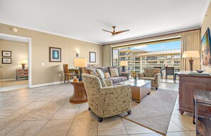 Fernseher, DVD-Player, Stereoanlage