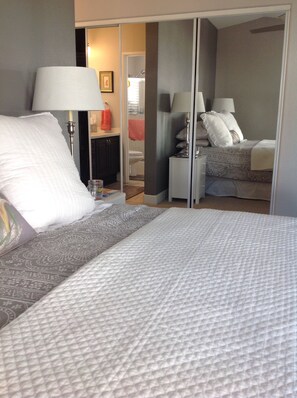 2 bedrooms, desk, iron/ironing board, WiFi