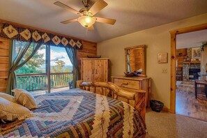 4 bedrooms, iron/ironing board, internet, bed sheets - 4 BR 3 BA Luxury Log Super Views, Hot Tub, Easy Paved Access, WIFI, GameRoom (Waynesville)