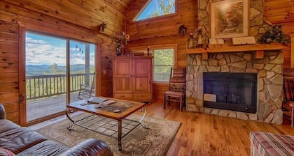 4 BR 3 BA Luxury Log Super Views, Hot Tub, Easy Paved Access, WIFI, GameRoom