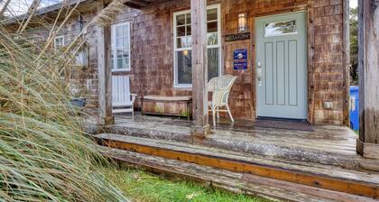 Dune Grass Cottage-Charming, steps to beach