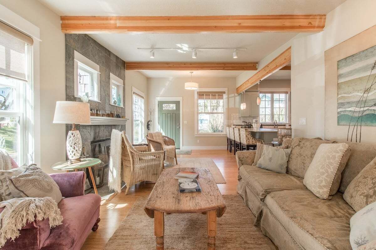 Televisión y chimenea 