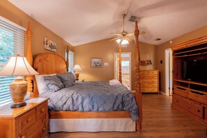 4 bedrooms, iron/ironing board, free WiFi, bed sheets