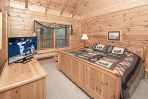 2 bedrooms, iron/ironing board, free WiFi, bed sheets - ER314- Y'all Come Back Now- Great location- Close to town (Pigeon Forge)