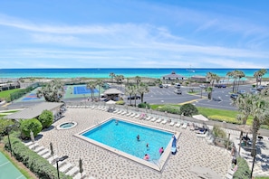 A heated pool - đ
Islander #406Gulf Views & Dolphin Watching from Your BalconyđđŹ (Destin)