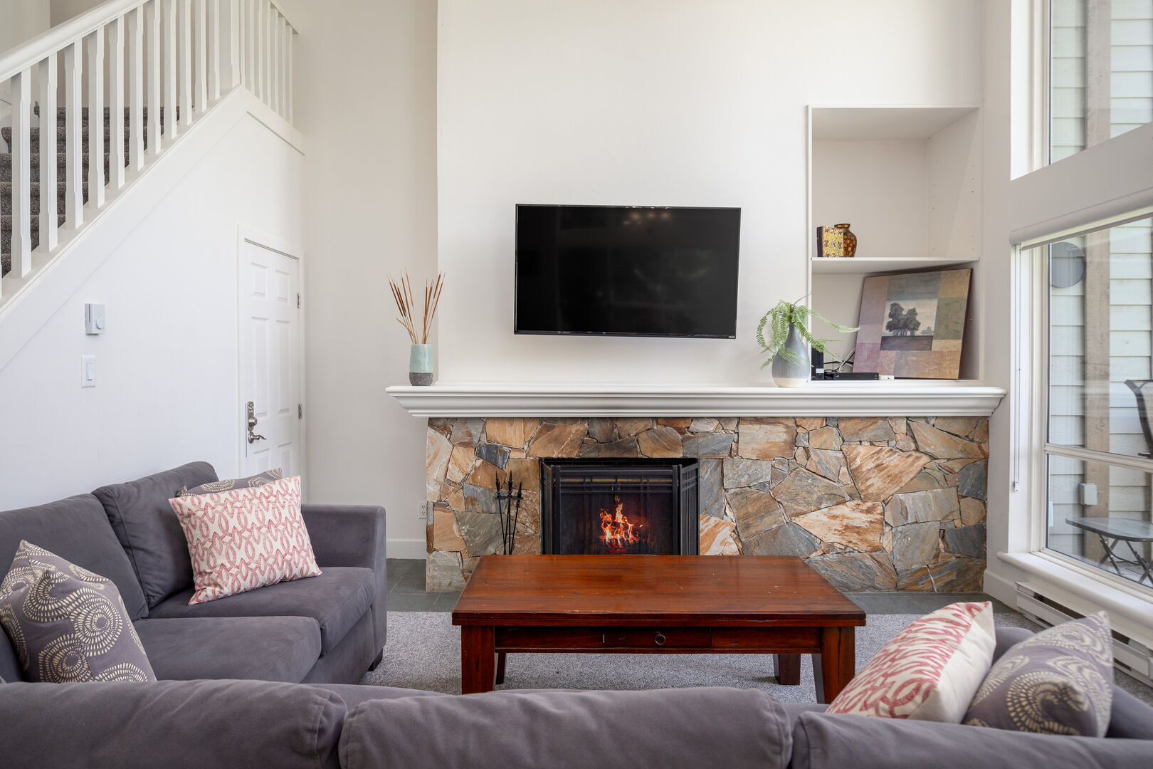TV, fireplace