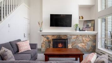 TV, fireplace