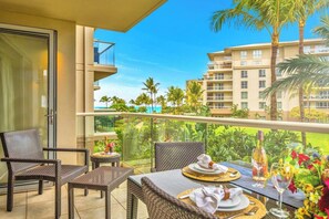 Outdoor dining - KBM Resorts | FREE CAR | Honua Kai Hokulani | Ocean view | 2-Bedroom Condo, Close to Beach and Pool! HKH-242 (Lahaina)
