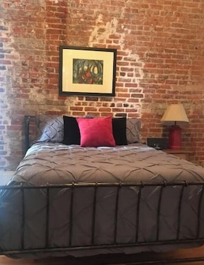 2 bedrooms, iron/ironing board, WiFi (free), bed sheets