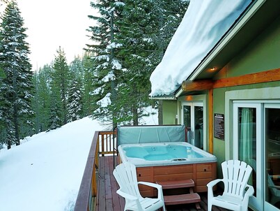 Heavenly gem – Hot Tub, View, Steam Shower, Karaoke, Arcade by Ski Lifts & Town