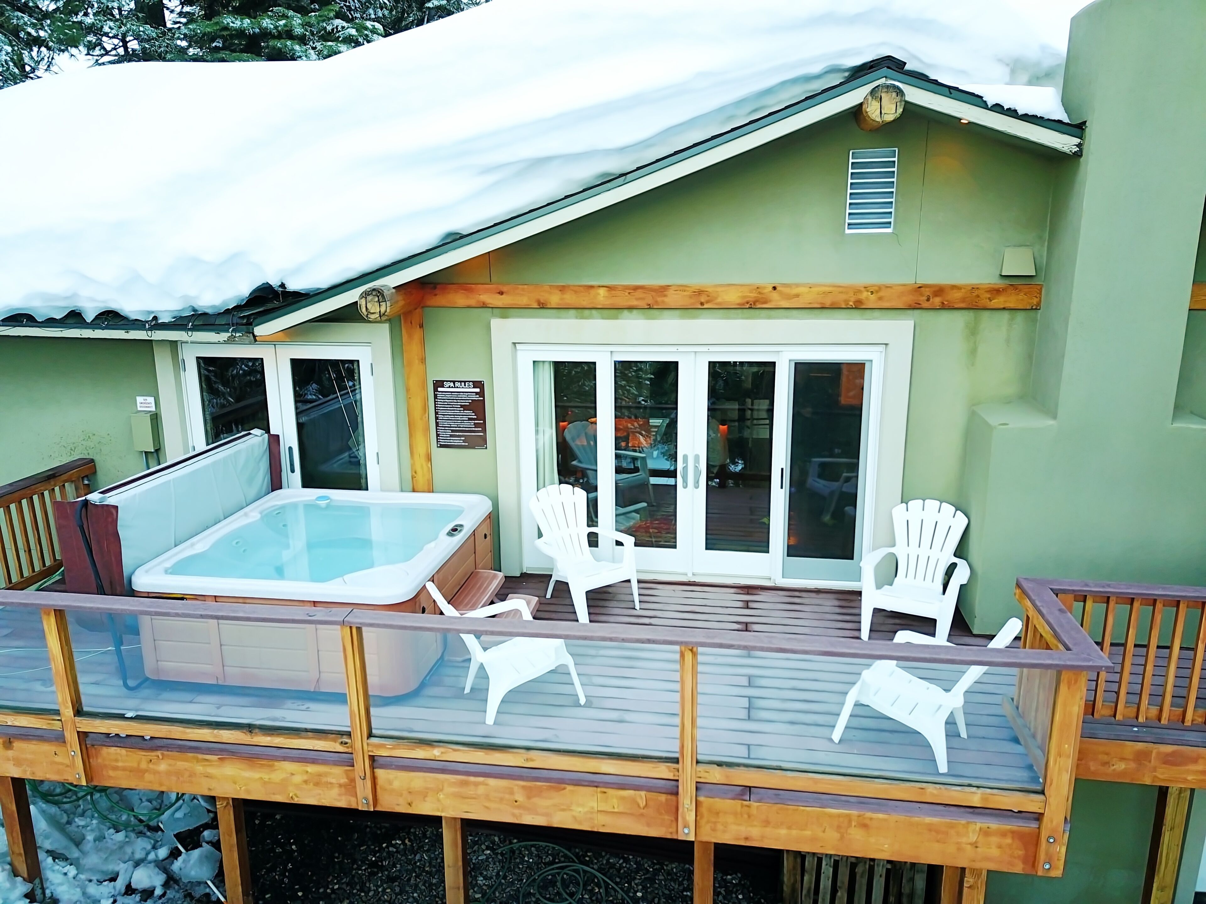 Cozy Luxury Cabin Hot Tub, Views, Steam Shower, Trails 5 min to Town & Beaches  