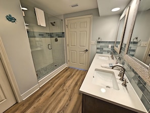 Bathtub, towels