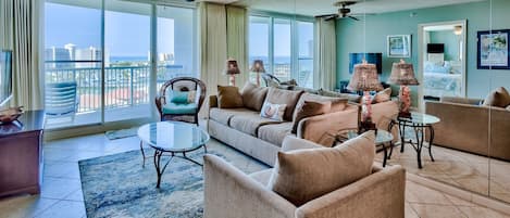 Téléviseur connecté, lecteur de DVD, livres, chaßne audio