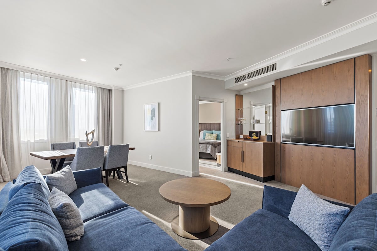 Superior Suite | Premium bedding, minibar, in-room safe, desk