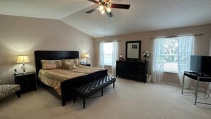 4 عدّة غرف نوم ومكواة/لوح كي وواي فاي وملاءات أسرّة