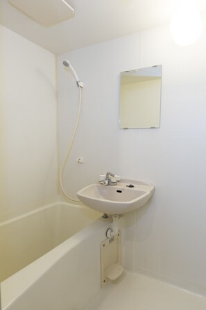 Badewanne und Dusche (separat), Komfortbadewanne, Haartrockner, Bidet