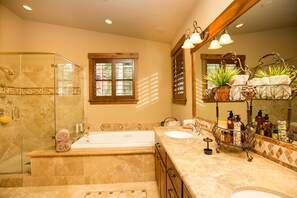 Combined shower/bathtub, jetted bath, hair dryer, towels