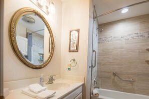 Combined shower/bathtub, hair dryer, towels