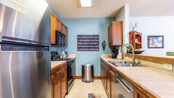 Coffee/tea maker, fridge, microwave, oven