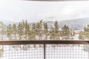 Property grounds - Ideally Located Keystone Condo w/ Mountain Views, Shared Pool & Hot Tub! (Keystone)