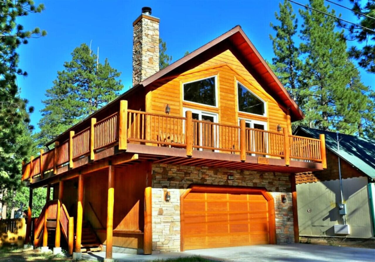 Llama Bear Lodge -Log Home W/ Pool Table and Spa!