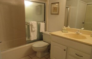 Towels - Estero Beach & Tennis Club 1108A 11th Floor Beachfront Condo (Fort Myers Beach)