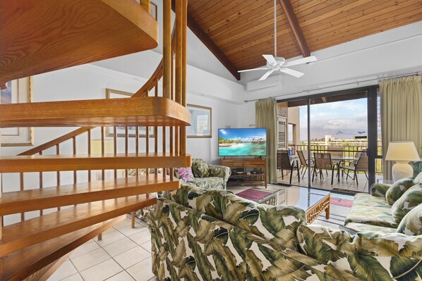 Televisión, reproductor de DVD y futbolito 