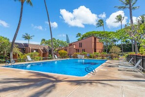 Pool - KUL414 - W Maui Beach Front, Fab Ocean View Remodeled Condo in Quiet Resort (Lahaina)