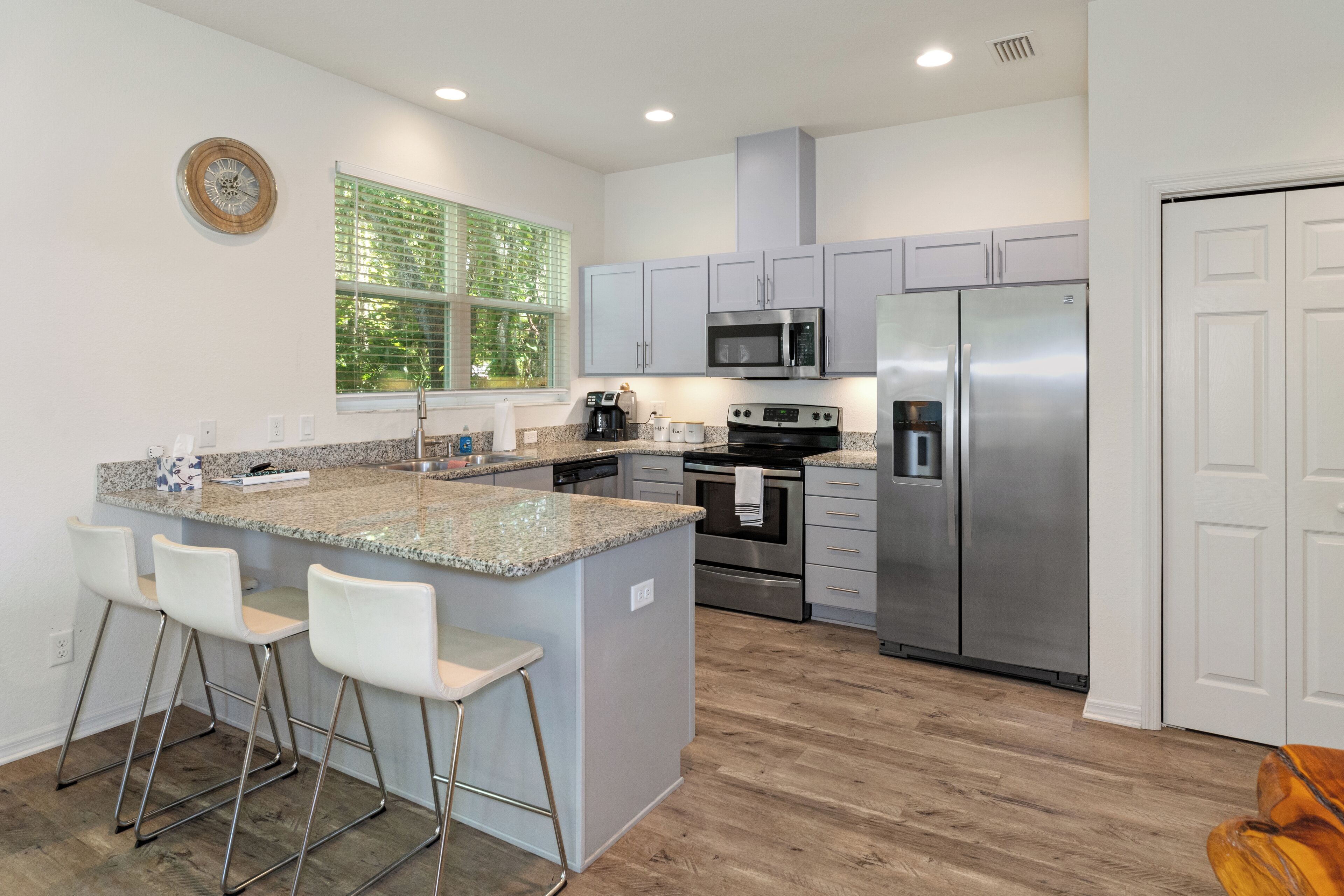 冰箱、微波炉、烤箱、炉灶