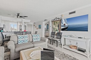 Flatskjerm-TV og DVD-spiller