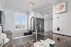 冰箱、微波炉、烤箱、炉灶