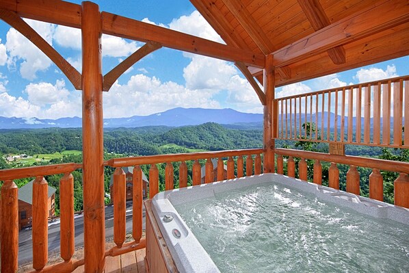 Tina de hidromasaje al aire libre