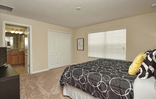 4 bedrooms, iron/ironing board, WiFi (free), bed sheets