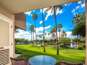 Outdoor dining - Lanai to Lawn Steps from the Beach! Kitchen Ease, WiFi, AC–Kamaole Sands 10112 (KIHEI)