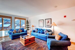 Fernseher, Kamin, DVD-Player, Stereoanlage