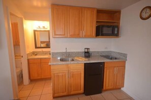 冷蔵庫、電子レンジ、コーヒー / ティーメーカー、トースター