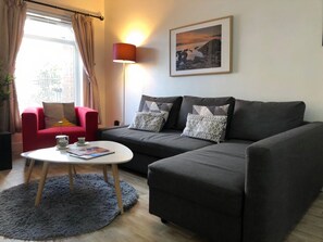 Smart TV, Netflix, DVD player, streaming services - Great Location / City Centre / Parking / 4 Beds (Belfast)