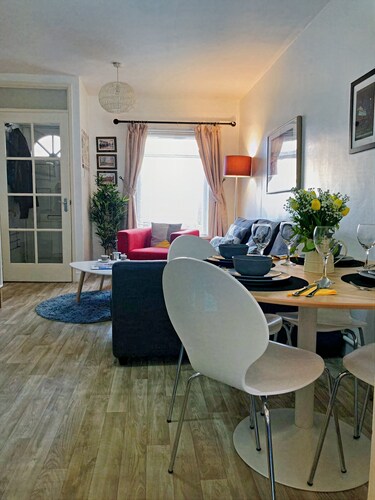 Great Location / City Centre / Parking / 4 Beds