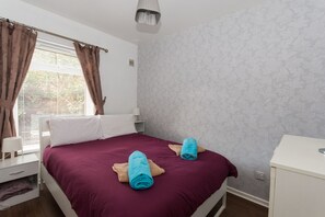 2 bedrooms, in-room safe, iron/ironing board, travel cot - Great Location / City Centre / Parking / 4 Beds (Belfast)